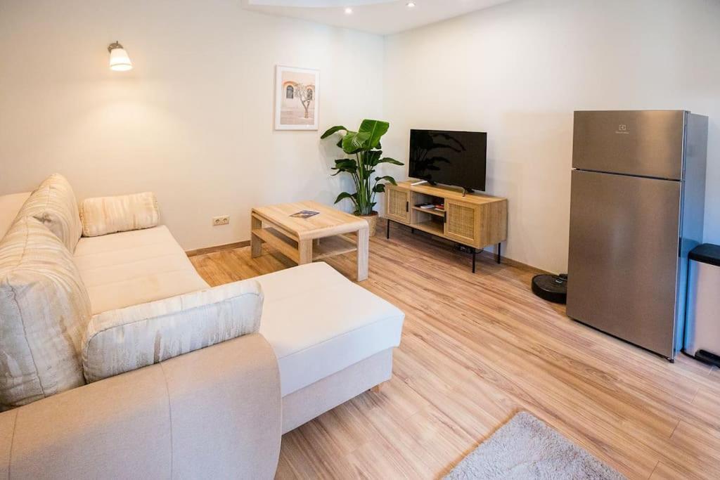 Familyoasis In Vibrant Ujlipot Apartament *