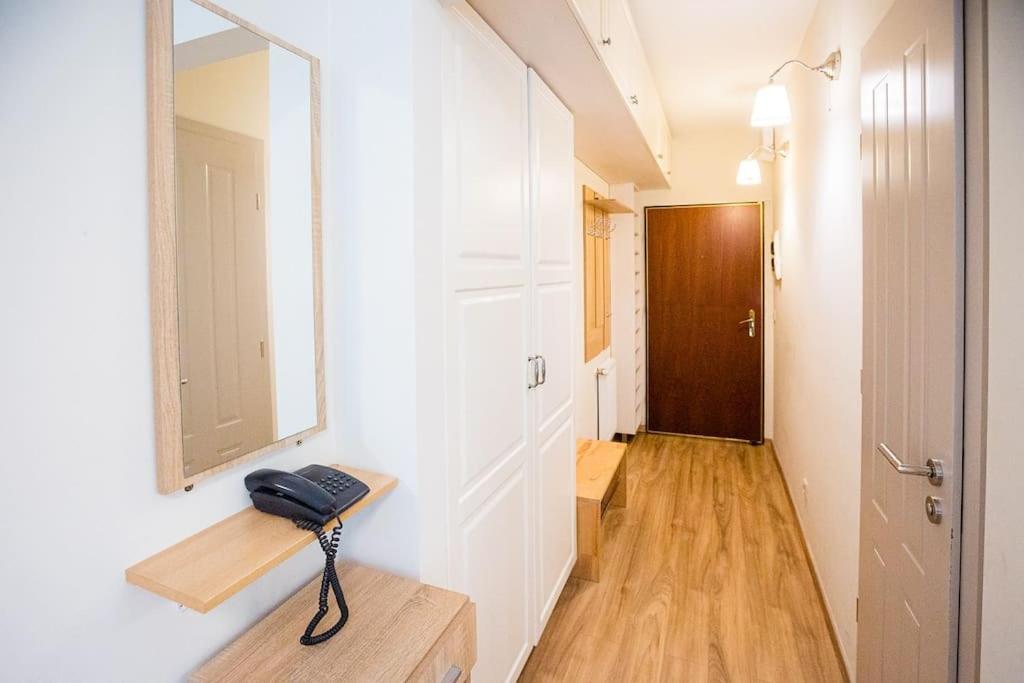 Familyoasis In Vibrant Ujlipot Apartament
